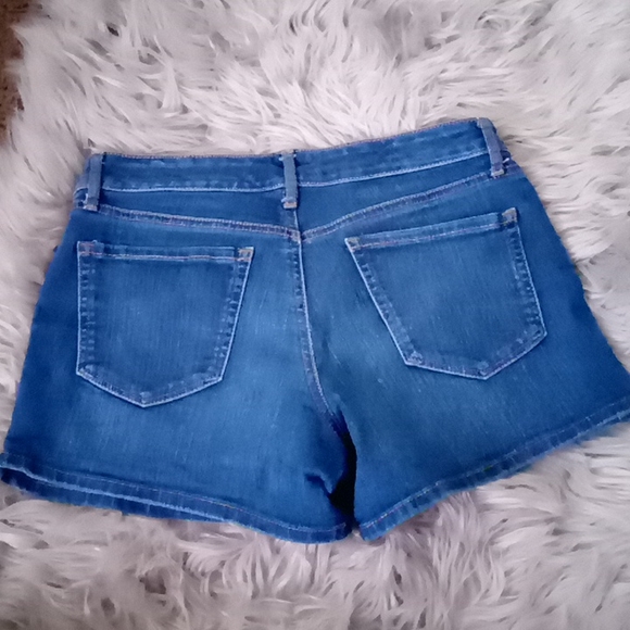 Shorts - Picture 2 of 3